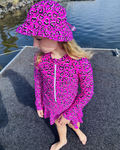 ZipMAE Swimwear Sun Hat Love Splash with wide brim and colorful splash pattern, perfect for sun protection and beach style.