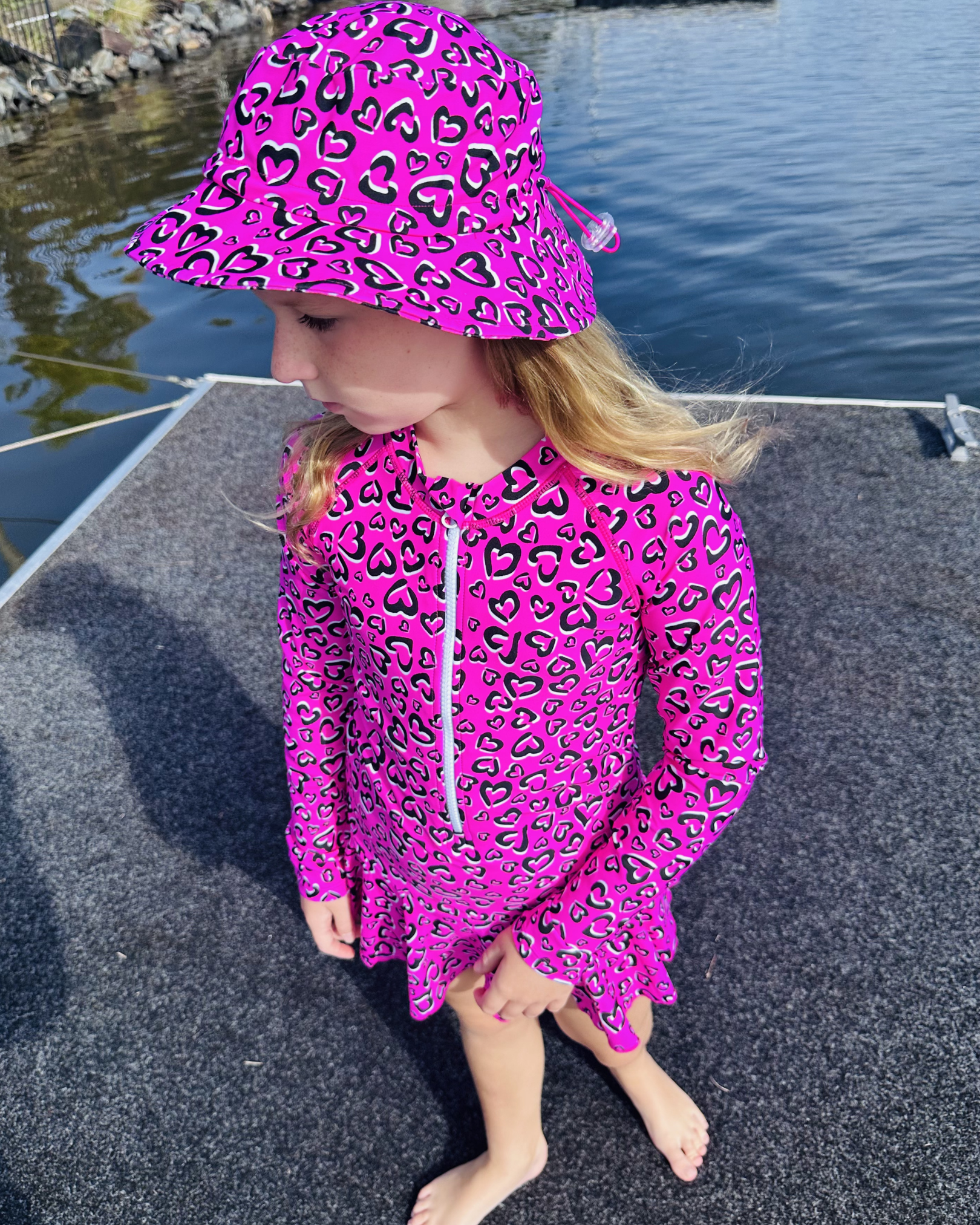 ZipMAE Swimwear Sun Hat Love Splash with wide brim and colorful splash pattern, perfect for sun protection and beach style.